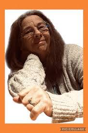 Leslie Kinney's Instagram, Twitter & Facebook