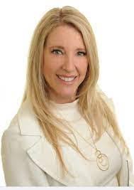 Lisa Cude's Instagram, Twitter & Facebook