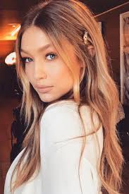 diese trendfrisur kann jede tragen du brauchst nur 3 sekunden trendige frisuren trendfrisuren gigi hadid haare