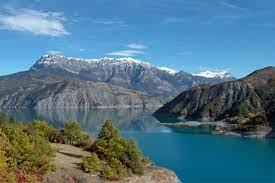 Le camping est situé sur les rives du lac de curbans/la saulce, retenue d’eau edf depuis 1975. Kitesurfing In Embrun Lac De Serre Poncon Ultimate France