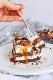 You Ll Love These No Bake Turtle Dream Bars With An Oreo Cookie Crust Cheesecake Layer Chocolate Pudding Car Desserts No Bake Desserts Baked Dessert Recipes