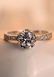 Kadinlari Kendine Hayran Birakan Yuzukler Nelerdir En Guzel Yuzuk Modelleri Nelerdir Yuzukleriniz Ile Kendiniz Erkek Yuzukleri Bling Bling Hayallerdeki Yuzuk