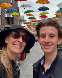 Melissa 🌎💻 Travel Writer/Content Creator (@worldlyroamer) • Instagram  photos and videos