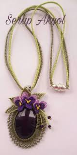 Mor Takitasarim Igneoyasi Kolye Needlelace Necklace Igneoyasicicek Menekse Turkishneedlelace Boncuk Suslu Takilar El Yapimi Taki Taki Yapma