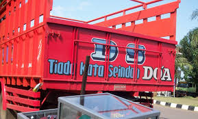Mar 21, 2020 · kumpulan tulisan bak truk dan kata kata mutiara untuk sopir. Sepenggal Kalimat Nyleneh Di Bak Truk Masipoeng S Blog