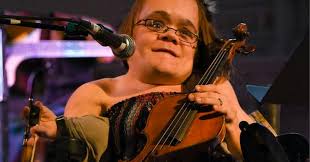 Duluth singer/fiddler Gaelynn Lea wins NPR's Tiny Desk Contest