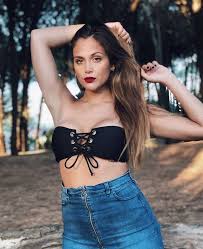 Barbie vélez subió a su cuenta de instagram una foto con la que hizo el feliz anuncio. Barbie Velez Mini Skirts Women Fashion