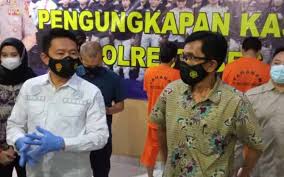 Zaky ditangkap personel satuan reserse narkoba polrestabes bandung di. Mwgkgtf0mildbm