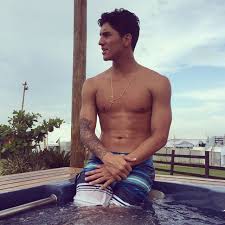 Sua ascensão no esporte, a expectativa para 2012 e a comparação com neymar. Gabriel Medina Lugarbaaaum Http Instagram Com P Xqxururg51 Facebook