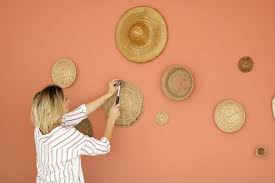 Decorer Un Mur Avec Des Paniers Ronds Blog Diy Mode Lyon Artlex En 2020 Decoration Mur Panier Rond Paniers Sur Mur