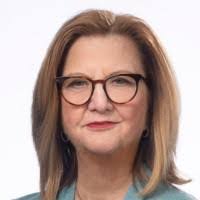 Lesley Moss's Instagram, Twitter & Facebook