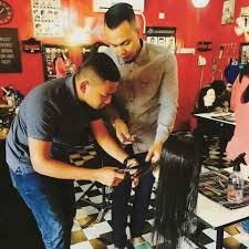 Ayie Tukang Gunting Rambut