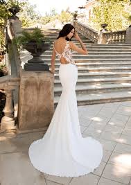 Außerdem verraten wir euch, welche ausschnitte zu welchem figurtyp passen und mit welchen accessoires sie optimal kombiniert werden können. Die 460 Besten Ideen Zu Ruckenausschnitt Tiefer Rucken Brautkleid Hochzeitskleid Brautkleid Hochzeitskleid Kleid Hochzeit