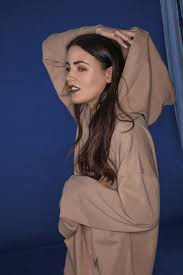 Dessutom får hon hjälp av en vän att sköta vardagliga sysslor som att betala räkningar. Miriam Bryant 7 Magasinet Filter