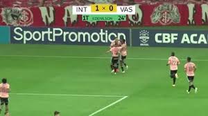 Vanderlei luxemburgo rasga o verbo após vasco x internacional. Inter Vence O Vasco E Chega A Lideranca Com Gol E Assistencia De Galhardo 18 10 2020 Uol Esporte