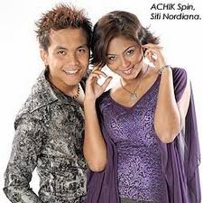 Original lagu gurauan berkasih lirik indonesia( siti nordiana feat achik spin. Lirik Lagu Achik Spin Gurauan Berkasih Lirik Lagu Dunia