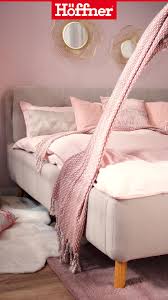 Willkommen Zuhause Entdecke Neue Lieblingsmobel Und Wohnaccessoires Von Hoffner Video In 2020 Schlafzimmer Design Willkommen Zuhause Wohnaccessoires
