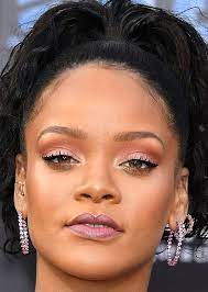 10 Celebrity Inspired Ways To Wear Pink Lipstick Tonight Rihanna Makeup Pink Lipstick Makeup Celebrity Makeup Looks