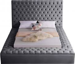 You can find the link to the matching bench for the mariah queen velvet upholstered panel bed below: Buy Meridian Bliss King Storage Bed In Gray Velvet Online