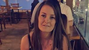 Agor a gohirio cwest i Caren Williams, 33, fu farw yn Abersoch