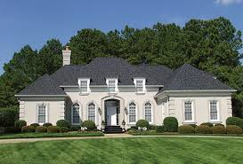 Inside, the ceilings on the main level are set at a lofty 10', rising to 11',4 in the great room and the master bedroom, and even further in the vaulted keeping room. 57 Ideas House Ideas Exterior One Story French Country Dream Homes For 2019