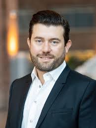 Robert Barth's Instagram, Twitter & Facebook