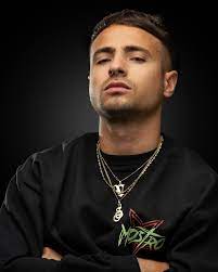 Последние твиты от giorgio ferrario (@ferrariogio). Mostro Parla Sinceramente Intervista Al Rapper Romano