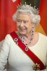 Read cnn's fast facts about queen elizabeth ii and learn more about the queen of the united kingdom and other commonwealth realms. Der Schmuck Von Queen Elizabeth Ii Vogue Germany