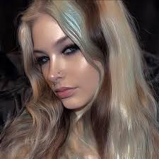 For all of those car lovers out there! 😱🚗🚗Snag this cute toy model!