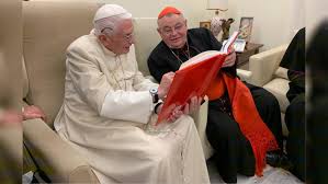 Er war der erste papst seit dem mittelalter, der zurücktrat. 93 Geburtstag Von Benedikt Xvi Alles Wird Feierlicher Vatican News