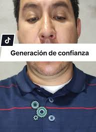 Alcon dorado (@juan..alva)