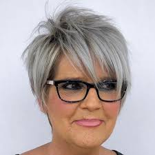 The short hair length becomes the symbol of the modern women with the feminine characteristic when it is combined with the glasses. Short Hairstyles For Fine Straight Hair Over 60 Short Hair Models