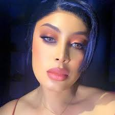 Gabby offer to do a full set lashes