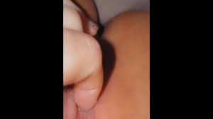 Enfiando meu vibrador na minha buceta até eu esguichar