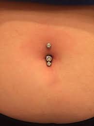 Fresh Navel Piercing With A Stunning Piece From Industrial Strength Piercing No Umbigo Ideias Para Piercings Piercing