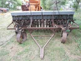 I can't find any numbers to indicate its age or a model number. John Deere Van Brunt Grain Drill Seeder Bigiron Auctions