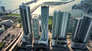 El nuevo edificio póstumo de zaha hadid es un hotel culminado por el estudio de la arquitecta angloiraquí en el golfo pérsico para la cadena meliá. Zaha Hadid And One Thousand Museum Scorpion Tower Miami On Vimeo