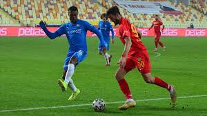 Dakikada sol kanattan gelişen evkur yeni malatyaspor atağında top erkan kaş'ın önünde kaldı. Yeni Malatyaspor Sahasinda Kaybetti