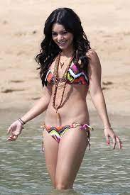 Shark Tooth Bikini Busqueda De Google Vanessa Hudgens Bikinis Chicas En Bikini