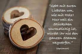 „wir wünschen euch für die zukunft, ganz viel liebe, ganz viel humor dann kommt die gesundheit von alleine! 5 Jahre Verheiratet Alles Was Ihr Zur Holzernen Hochzeit Unbedingt Wissen Solltet Spruche Hochzeit Hochzeitstag Spruche Und Geschenke Holzerne Hochzeit