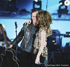 The booklet insert has all the lyrics (only in french), the sound sparkles with clarity, and total playing time is 51'46. Celine Dion Jean Jacques Goldman Malheureux A Cause D Un Detail Sur D Eux Purepeople