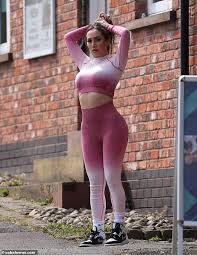 Sitcoms have never looked as sinister, thanks to the actress formerly known as alexis rose. Lauryn Goodman Looks Incredible In Pink And White Ombre Leggings As She Is Seen Leaving The Gym Geeky Craze