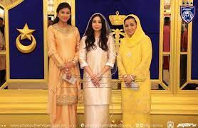Kelab bolasepak johor darul ta'zim(jdt) turut memberikan ucapan tahniah kepada. Foto Sekitar Majlis Perkahwinan Tunku Aminah Dennis Yang Meriah Cantik