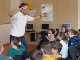 Die reihe seppis tagebuch wird als bayrische version von gregs tagebuch angepriesen, das vor einigen jahren das interesse an comicromanen weckte. Seppi Erobert Seubersdorf Lesung Von H P Schneider Grundschule Und Mittelschule Seubersdorf