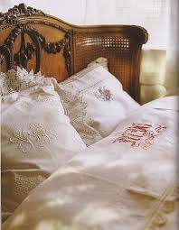 pin van danie chaussade op hemp linen linens brocante linnen lakens lakens