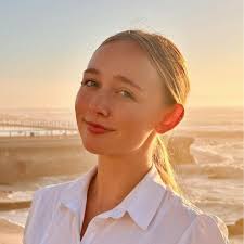 Hi everyone!** New Stewardess available to start immediately or in the new  year! Located in New Zealand and can relocate. I will be travelling with a  friend who is also looking for