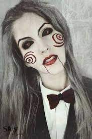 Saw no era más que una película destinada al mercado de dvd pero tuvo un éxito inesperado por lo que finalmente se estrenó. Copslayer Girl Maquillaque Swo Juego Macabro Disfraces De Halloween Espeluznante Maquillaje De Halloween De Miedo Halloween Disfraces