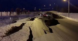 La rottura dell'evento fu localizzata a 25 km sotto la superficie; Los Videos Mas Impactantes Del Terremoto En Alaska Que Provoco Una Alerta De Tsunami