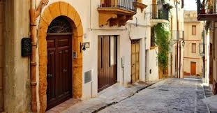 Vendesi casa indipendente nel centro storico del paese ( cartonavo di sicilia, pv di pa ) totalmente da ristrutturare con in allegato pro. Case Sicilia Idealista News