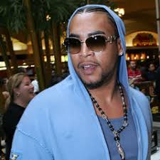 Listen to playlists featuring Si Tú Quieres Fumar by YAVIAH online for free 